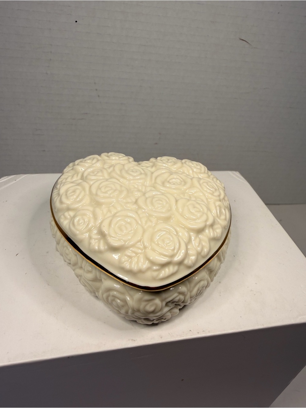 Lenox Heart Shaped
Embossed Roses Porcelain
Trinket Jewelry Box
